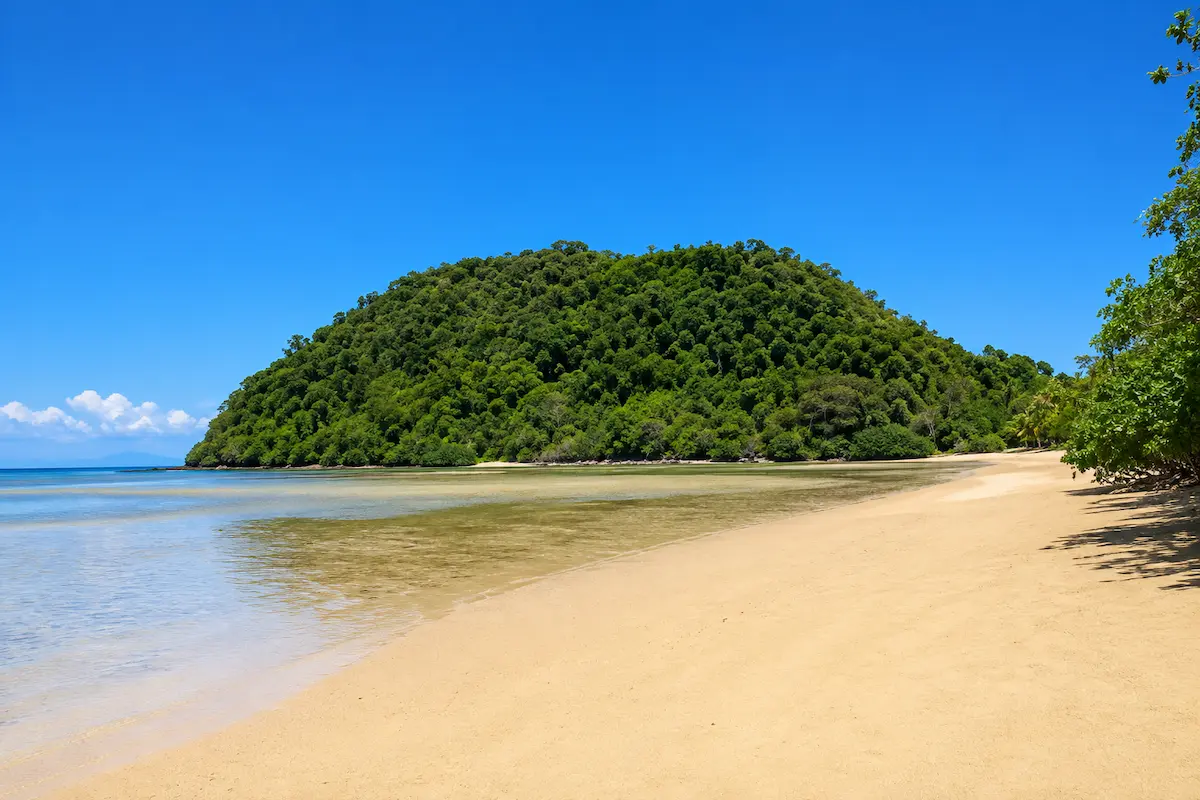 Hidden beach at Nosy Sakatia